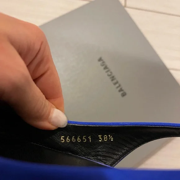 - Balenciaga Slings - Picture 4 of 7